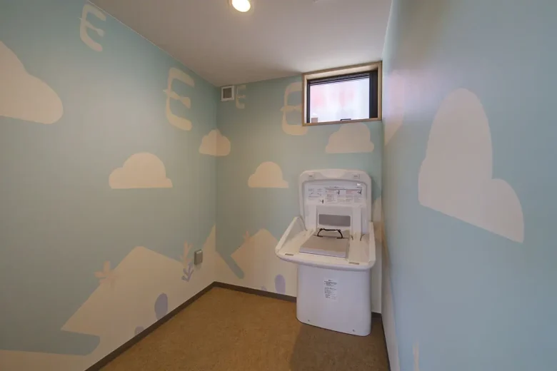 施設・設備案内 おむつ交換スペース ファミリークリニック郡山台新 家族みんなの健康を支える、地域のかかりつけ医です。